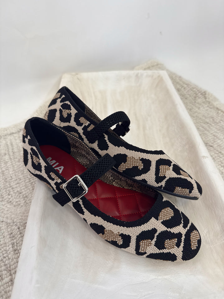 Chic Step Flat