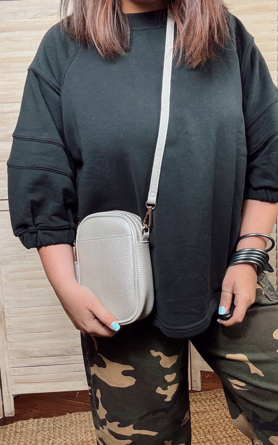 Minimal Moments Crossbody