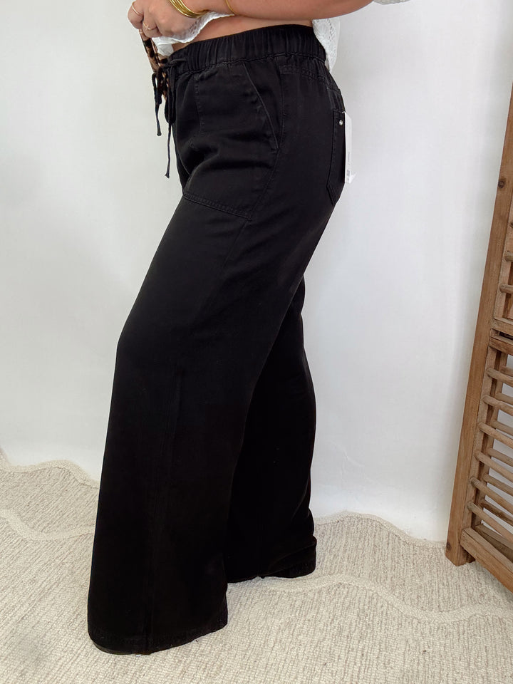 The Noir Flow Pants