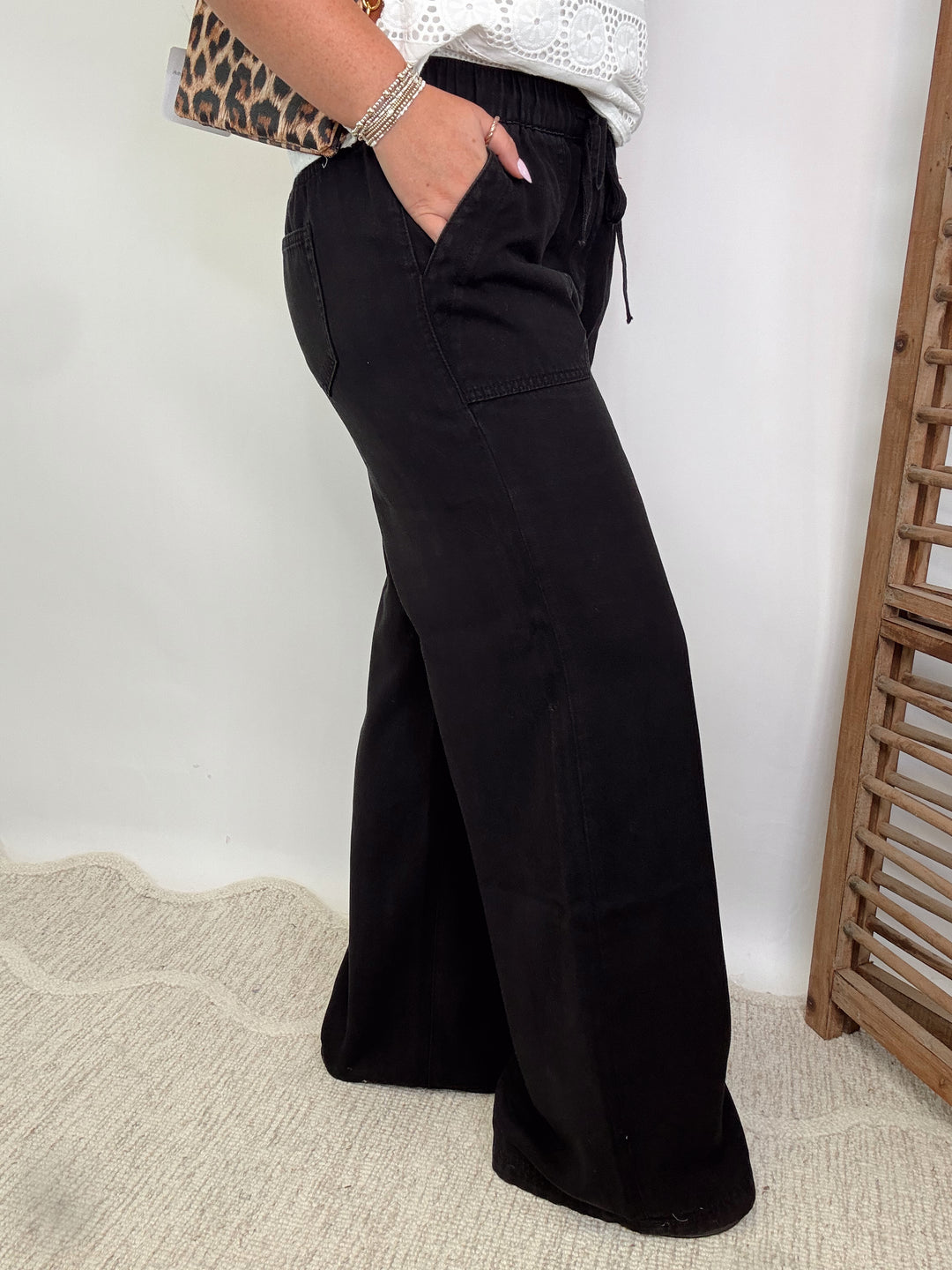 The Noir Flow Pants