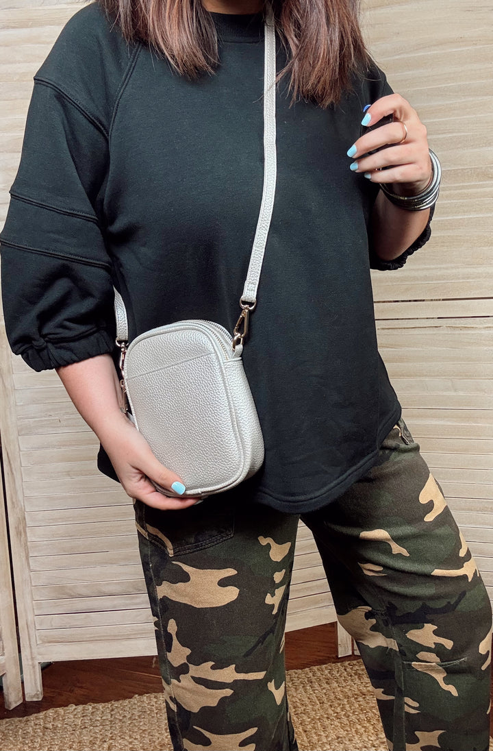 Minimal Moments Crossbody