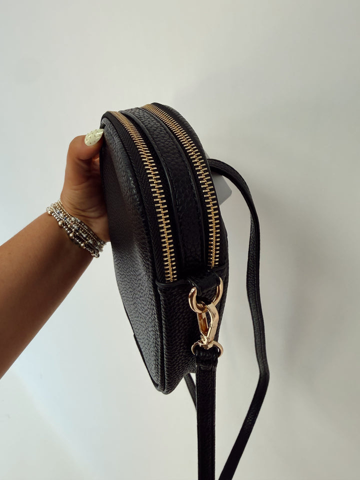 Minimal Moments Crossbody