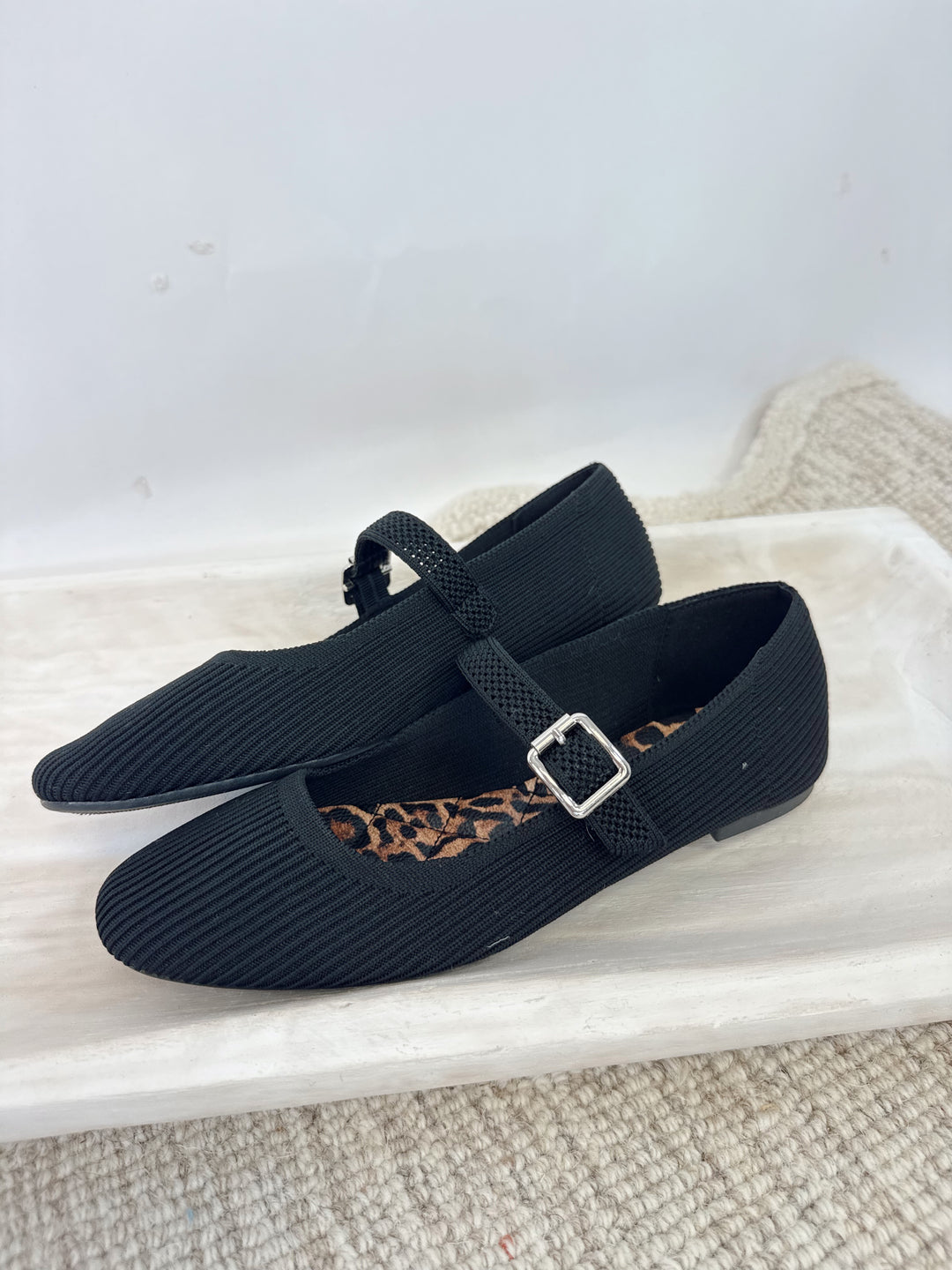 Chic Step Flat