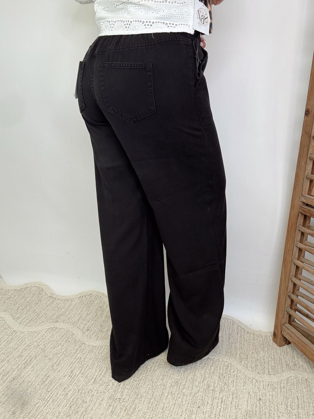 The Noir Flow Pants