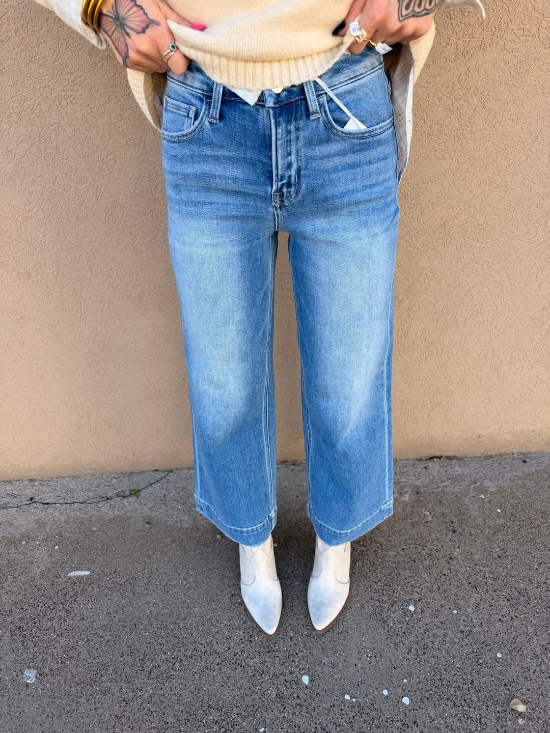 The Stevie Blk Lable HR Crop Wide