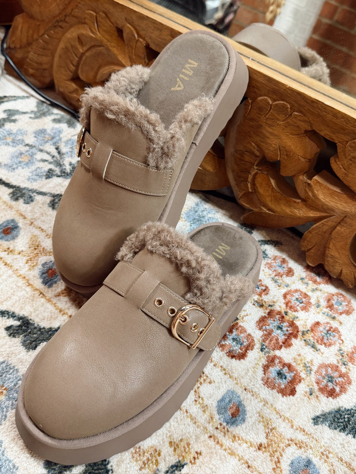 Alpine Chic Slide