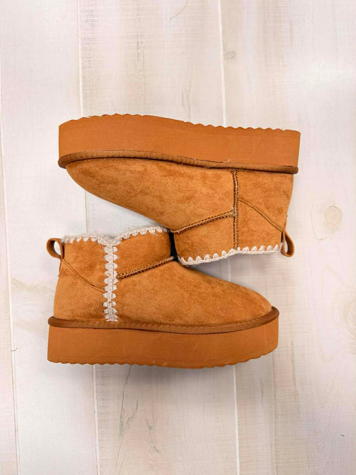 Groove Detailed Ankle Boot