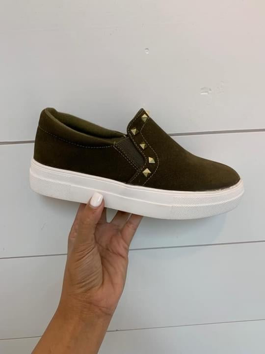 Favor The Stud Sneakers